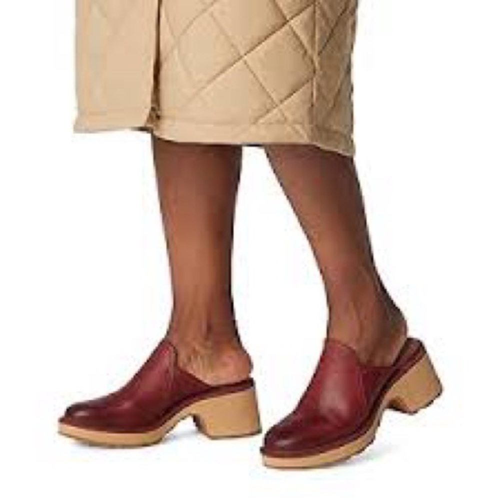 New in box Sorel Hi Line Heel Mule shoes size 9